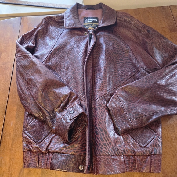London Fog Other - Vintage London Fog Winning Edge Red Tiger leopard print Leather Jacket Fits Medi